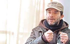 INTERVIU Costel Caşcaval, actor: „M-am refugiat în teatru ca să scap de corvezile din orfelinat“
